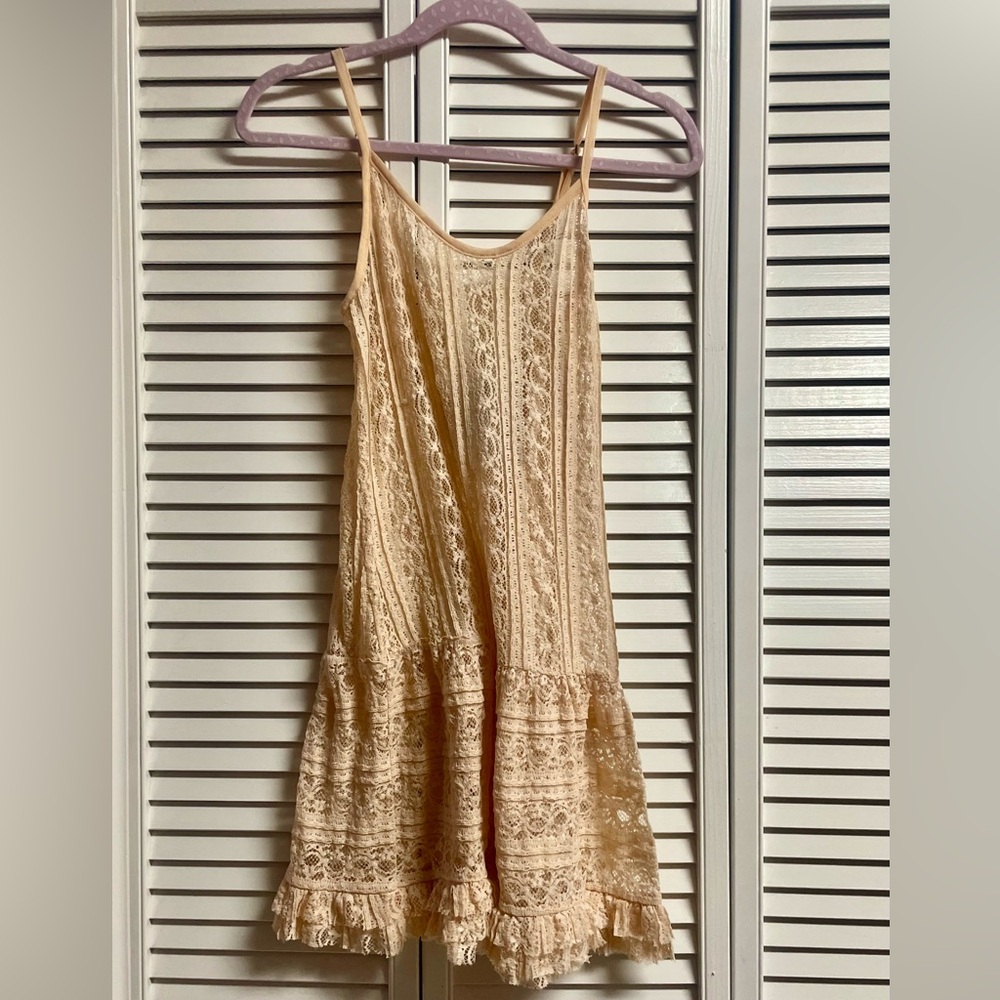 Chic Lace Spaghetti Strap Dress in Cream